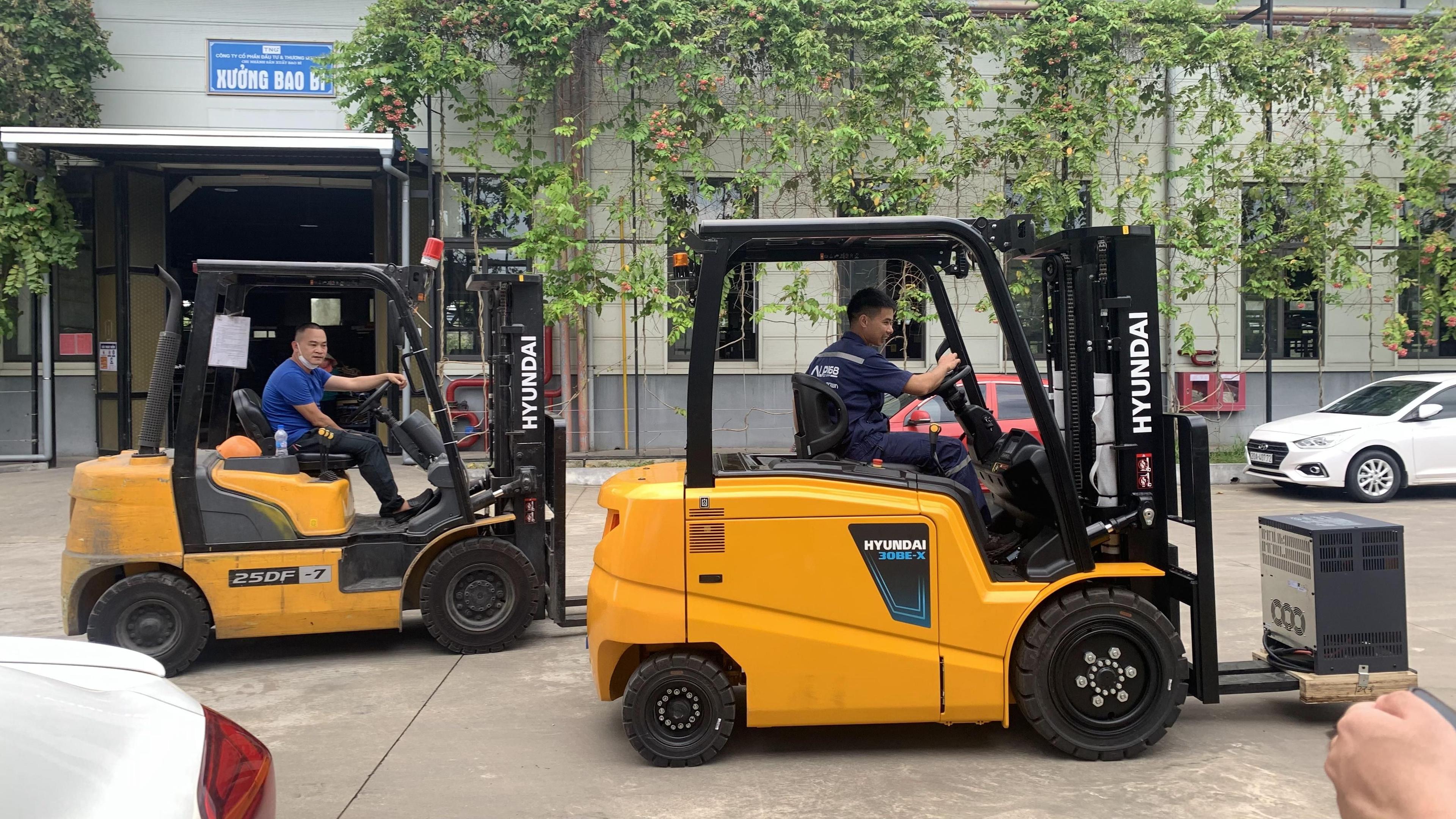 Handover of a 3-Ton Electric Forklift 30BE-X to TNG