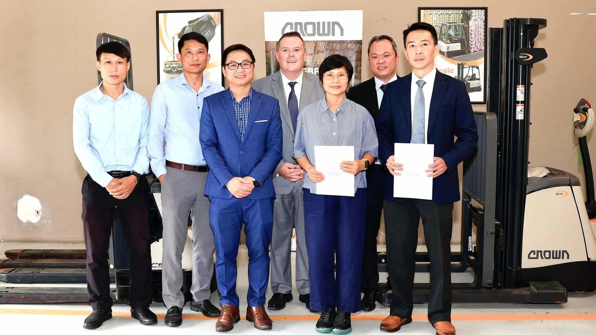 LỄ KÝ KẾT ĐẠI LÝ PHÂN PHỐI CHÍNH THỨC XE NÂNG THƯƠNG HIỆU CROWN